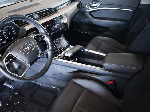 Used 2024 Audi Q8 e-tron Premium Plus w/ Premium Plus Package image 24