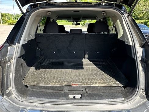 Used 2022 Nissan Rogue SV FWD image 29