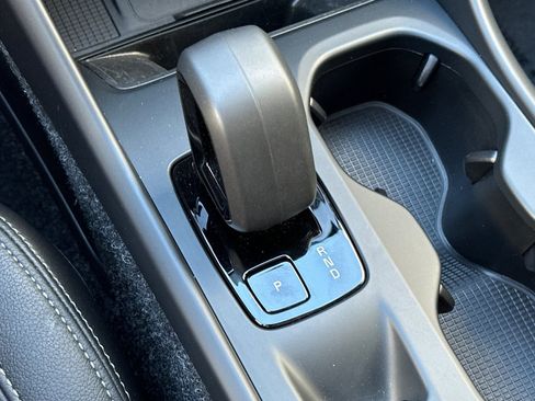 Used 2025 Volvo XC40 B5 Core image 25