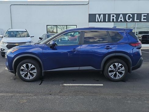 Used 2022 Nissan Rogue SV image 3