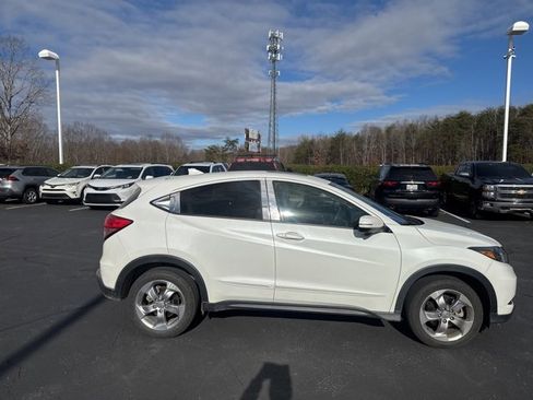 Used 2017 Honda HR-V EX image 7
