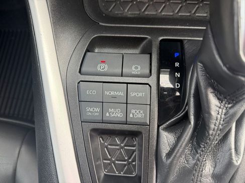 Used 2021 Toyota RAV4 XLE Premium AWD/4WD image 32
