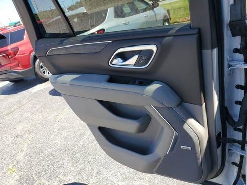 Used 2023 GMC Yukon SLT w/ SLT Luxury Package AWD/4WD image 12