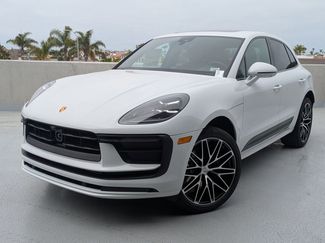 Certified 2025 Porsche Macan AWD/4WD video 1