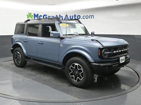 Used 2023 Ford Bronco 4-Door AWD/4WD image 2