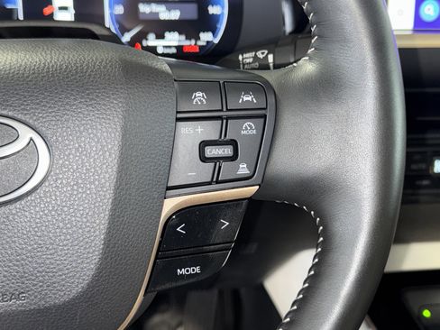 Used 2025 Toyota Crown Limited image 22