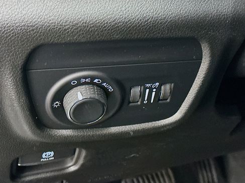 Used 2023 Jeep Grand Cherokee Altitude image 17