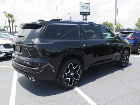 Used 2025 Chevrolet Traverse High Country w/ LPO, Roadside Safety Package FWD image 3