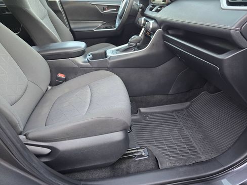 Used 2022 Toyota RAV4 XLE AWD/4WD image 36