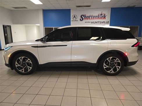 Used 2024 Lincoln Nautilus Premier w/ Equipment Group 102A image 5