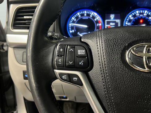 Used 2015 Toyota Highlander XLE image 27