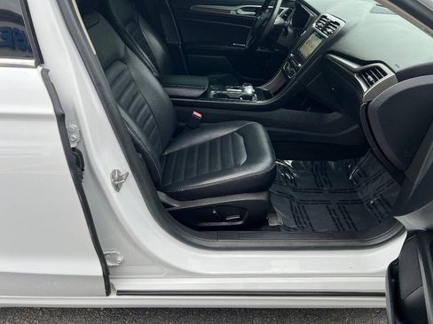 Used 2018 Ford Fusion SE w/ Equipment Group 602A FWD image 24