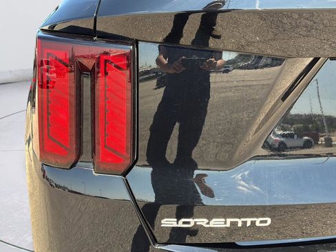 Used 2024 Kia Sorento S image 38