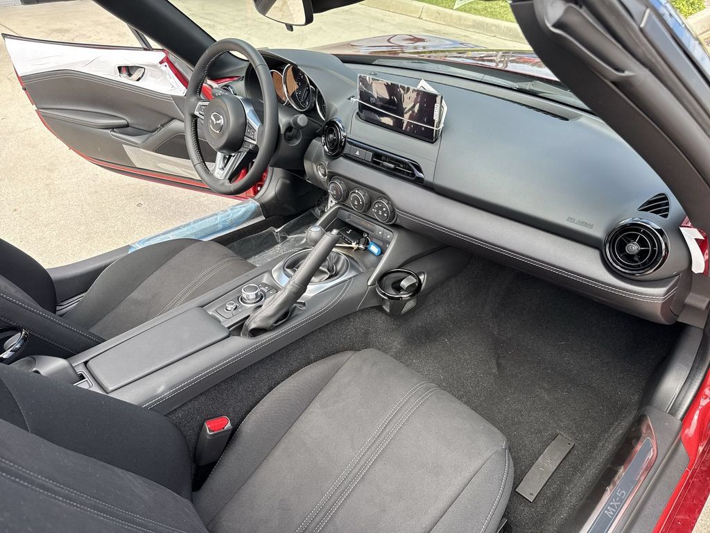 New 2026 MAZDA MX-5 Miata Club w/ Interior Package RWD image 32