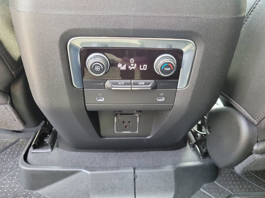 Used 2022 Chevrolet Tahoe Z71 AWD/4WD image 17