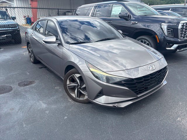Used 2023 Hyundai Elantra SEL w/ Convenience Package FWD image 3