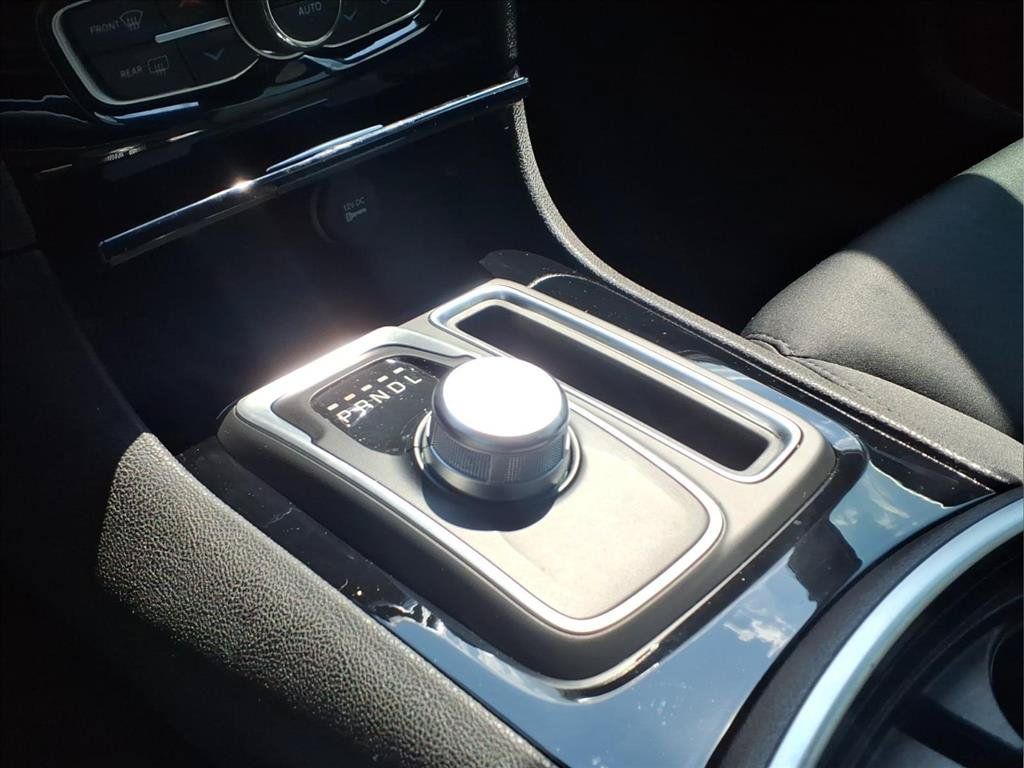 Used 2023 Chrysler 300 Touring w/ Sport Appearance Package RWD image 6