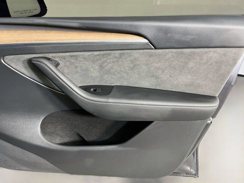 Used 2024 Tesla Model Y Long Range RWD image 36
