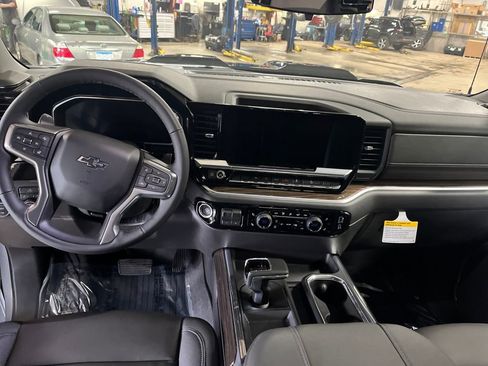 New 2026 Chevrolet Silverado 1500 LT Trail Boss w/ Convenience Package II AWD/4WD image 12