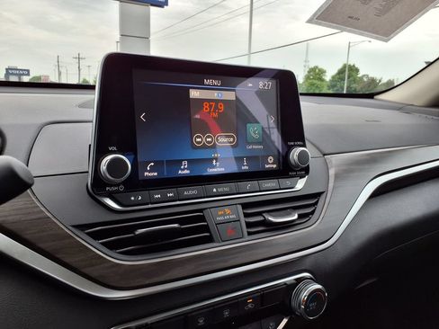 Used 2025 Nissan Altima 2.5 SV FWD image 24