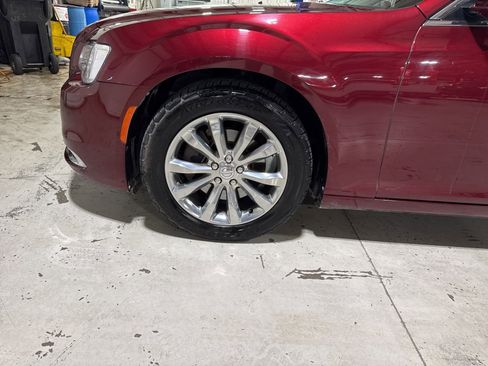 Used 2017 Chrysler 300 Limited image 8