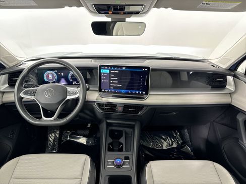 Used 2025 Volkswagen Tiguan SE image 23