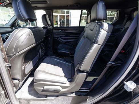 Used 2024 Jeep Grand Cherokee L Altitude image 27