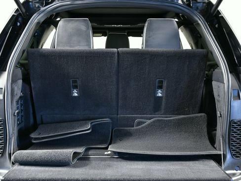 Used 2020 Land Rover Discovery HSE image 36