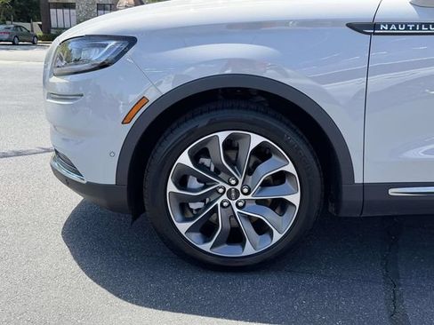 Used 2022 Lincoln Nautilus Reserve AWD/4WD image 6