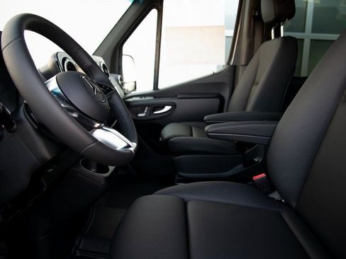 New 2025 Mercedes-Benz Sprinter 2500 image 12