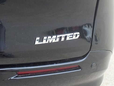 Used 2026 Toyota Sienna Limited FWD image 31