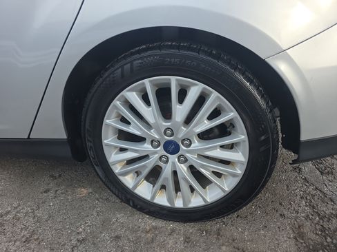 Certified 2018 Ford Focus Titanium image 12