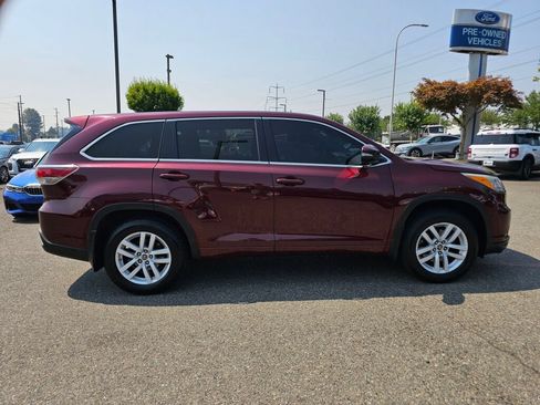 Used 2016 Toyota Highlander LE AWD/4WD image 4