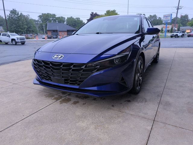 Used 2023 Hyundai Elantra SEL w/ Convenience Package FWD image 4