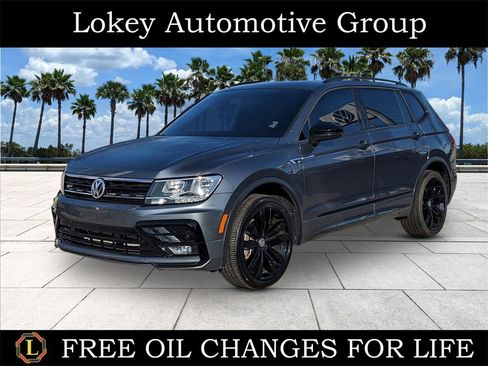 Certified 2021 Volkswagen Tiguan SE R-Line image 1