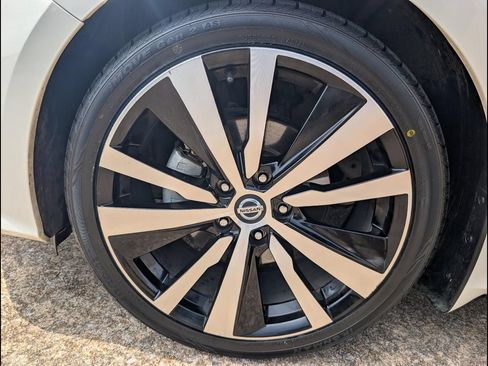 Used 2020 Nissan Altima 2.5 SR FWD image 25