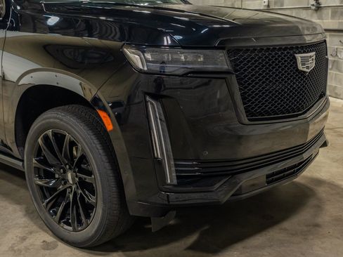 Used 2023 Cadillac Escalade ESV Sport Platinum w/ LPO, ONYX Package AWD/4WD image 14
