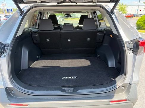 Used 2019 Toyota RAV4 XLE w/ Convenience Package AWD/4WD image 12