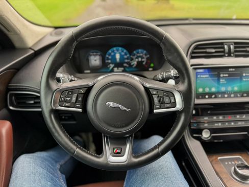 Used 2017 Jaguar F-PACE S AWD/4WD image 96