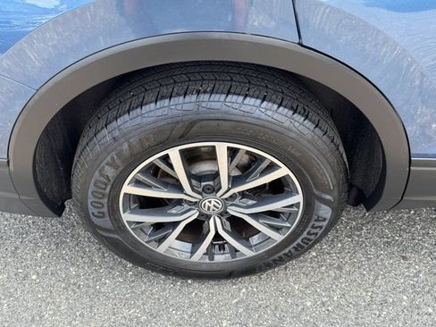 Used 2019 Volkswagen Tiguan SE w/ Panoramic Sunroof Package AWD/4WD image 12