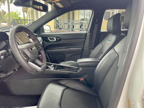 Used 2025 Jeep Compass Trailhawk image 10