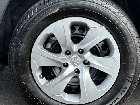 Used 2022 Toyota RAV4 LE image 30