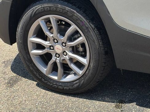 Used 2024 GMC Terrain SLT AWD/4WD image 8