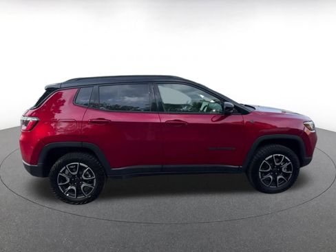Used 2025 Jeep Compass Trailhawk AWD/4WD image 16