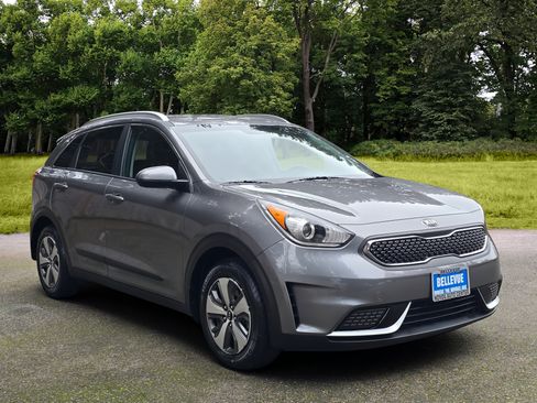 Used 2017 Kia Niro LX image 3