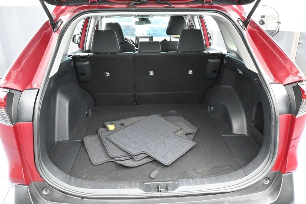 Used 2021 Toyota RAV4 LE FWD image 33