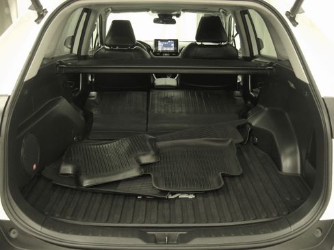 Used 2021 Toyota RAV4 XLE Premium image 22