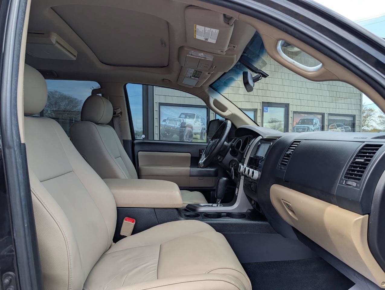 Used 2016 Toyota Sequoia SR5 RWD image 20