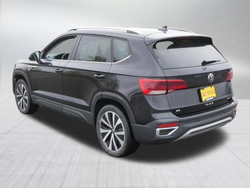 Used 2023 Volkswagen Taos SE w/ Panoramic Sunroof Package AWD/4WD image 5