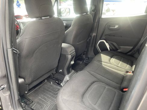 Used 2018 Jeep Renegade Latitude AWD/4WD image 18